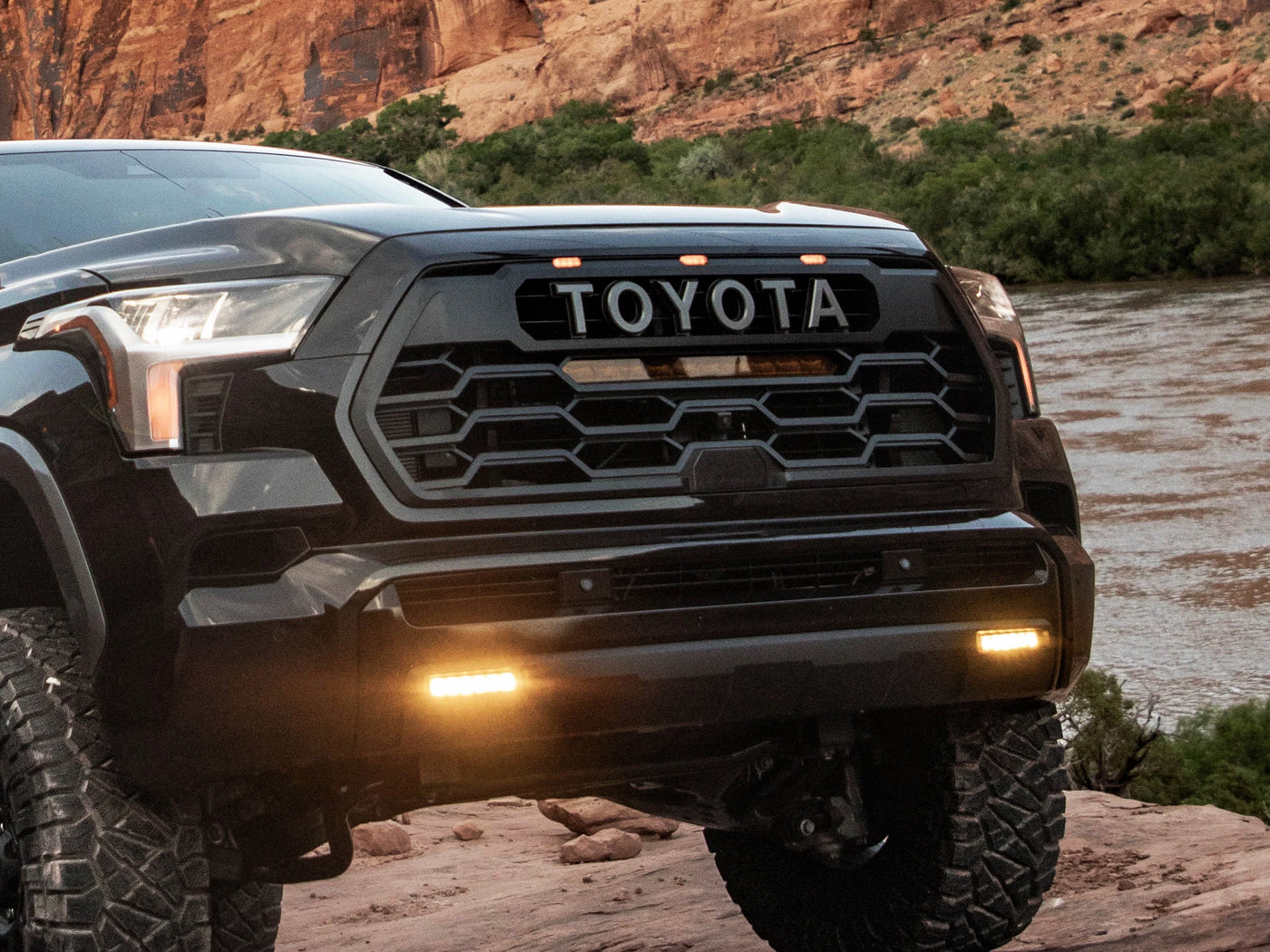 Persiana de Lujo TRD para Toyota Sequoia 2023-2024